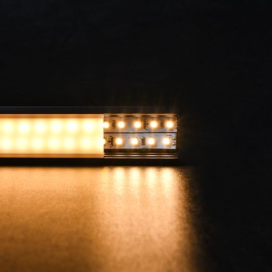 Aluminium ledstrip profiel zwart opbouw 3M - breed en laag - compleet met afdekkap