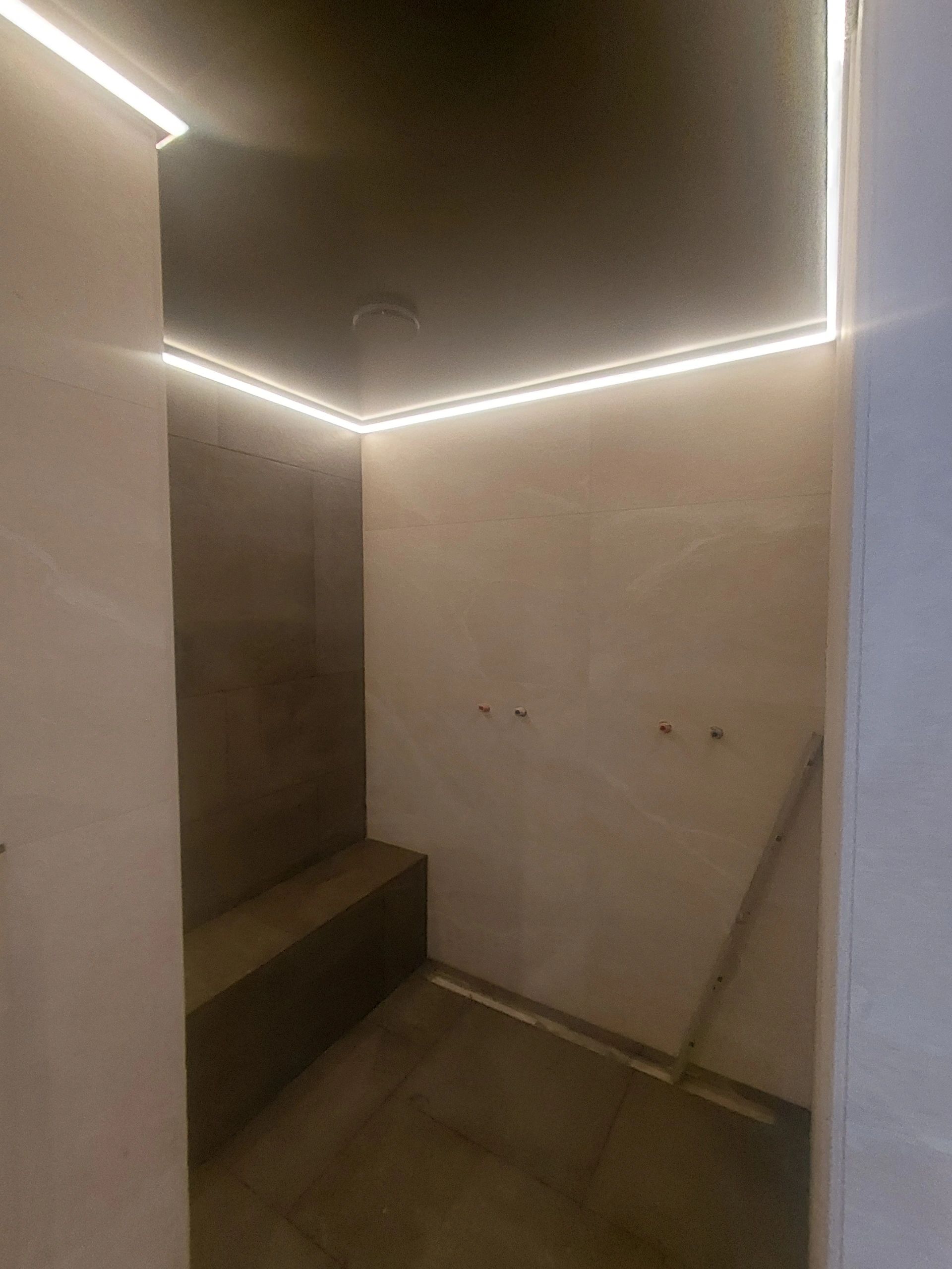 1 meter ledstrip hoekprofiel Basic Line zwart breed - Compleet met afdekkap